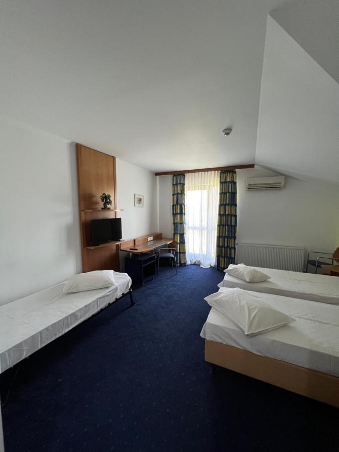 Afumaţi Hotel Doi Taurasi מראה חיצוני תמונה