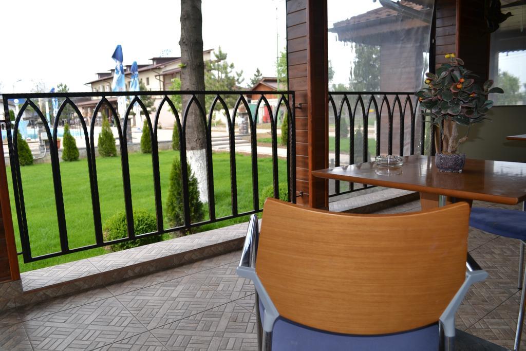 Afumaţi Hotel Doi Taurasi מראה חיצוני תמונה
