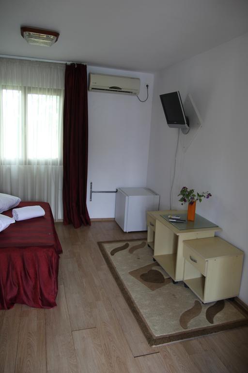 Afumaţi Hotel Doi Taurasi מראה חיצוני תמונה